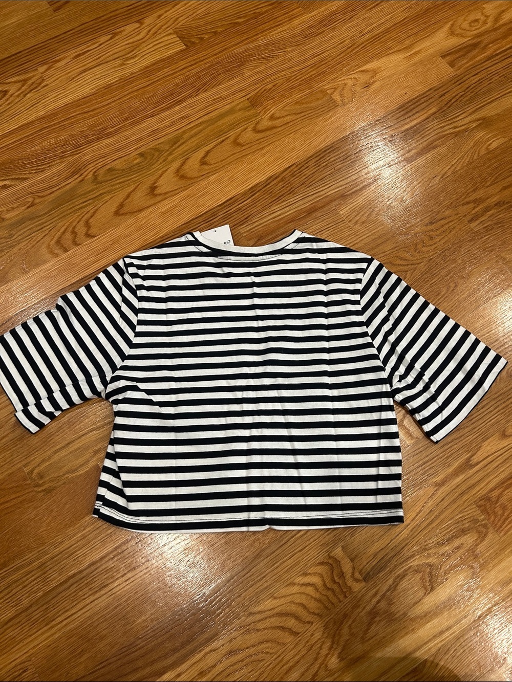 Beetlejuice x forever 21 embroidered Striped Crop Tee Black & White medium new - Picture 6 of 6